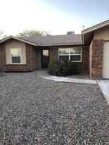 8129 Shannon St NE in Albuquerque, NM - Building Photo