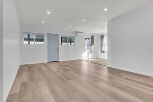 1155 W Exposition Blvd in Los Angeles, CA - Building Photo