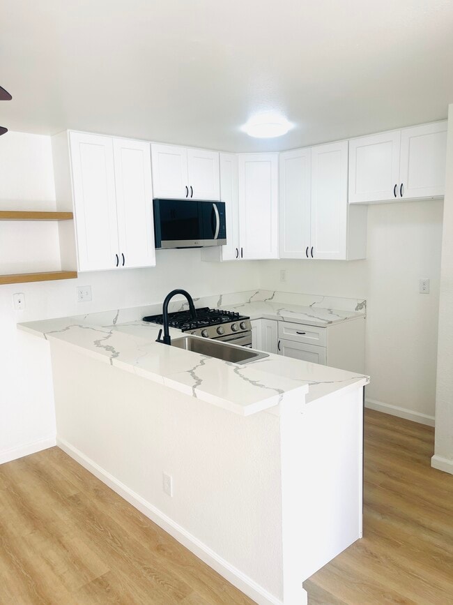 518 Oak St, Unit 518 Oak St. Unt 10 in Glendale, CA - Building Photo - Building Photo