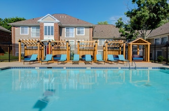 Campus Court at Knollwood in Kalamazoo, MI - Building Photo - Building Photo