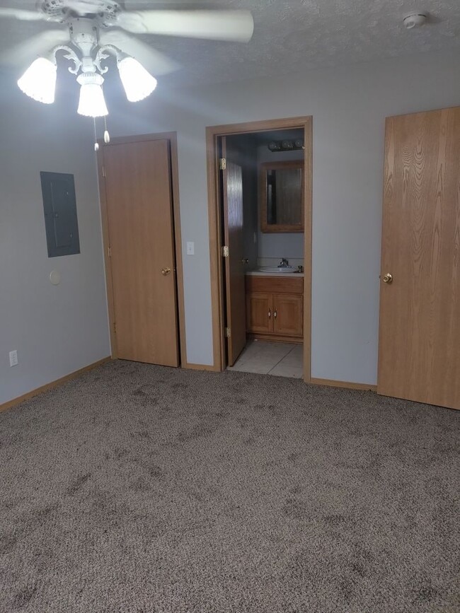 property at 810-812 S Scenic Ave