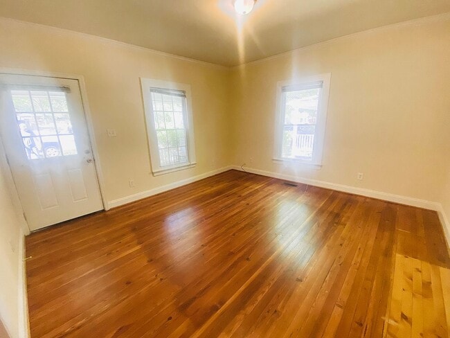 2405 W Knox St in Durham, NC - Foto de edificio - Building Photo