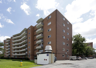 The Voyageur Apartments in Ottawa, ON - Building Photo - Building Photo