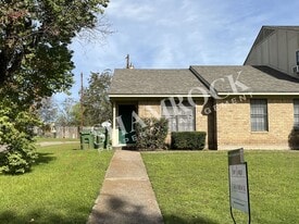 906 Lancelot Cir in Hewitt, TX - Building Photo
