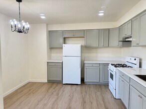 10730 S Burin Ave in Inglewood, CA - Building Photo - Building Photo