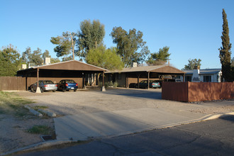 1912-1922 N Madelyn Cir in Tucson, AZ - Foto de edificio - Building Photo