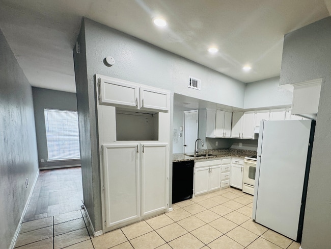 8731 Village of Fondren in Houston, TX - Building Photo - Building Photo