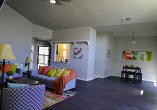 7011 Beech Trail Dr in San Antonio, TX - Building Photo - Building Photo