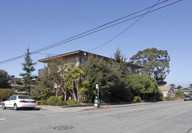 498 Park Ave in Monterey, CA - Foto de edificio - Building Photo