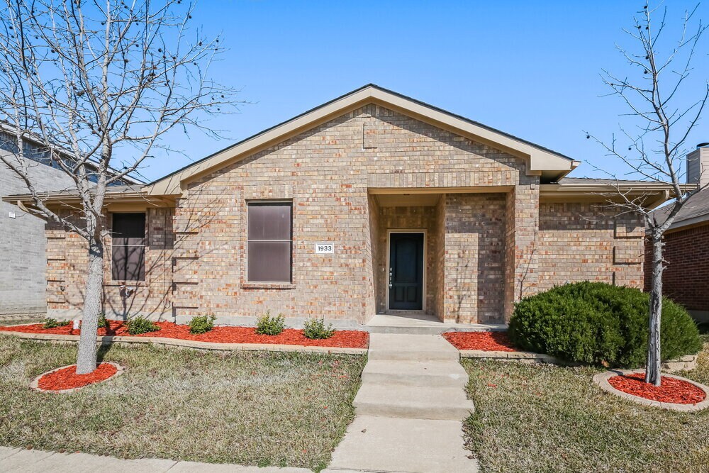 1933 Indian Lilac Dr in Lancaster, TX - Building Photo