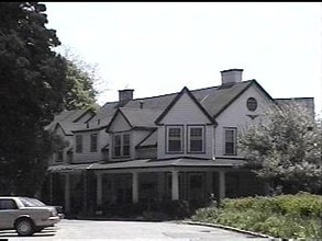 807 Summer St in Manchester, MA - Foto de edificio - Building Photo