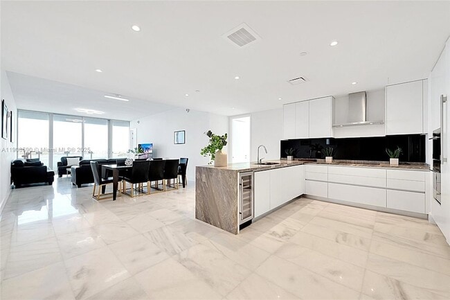 700 NE 26th Terrace, Unit 2603 in Miami, FL - Foto de edificio - Building Photo