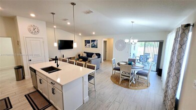 1136 Papaya Cir. in Davenport, FL - Building Photo - Building Photo