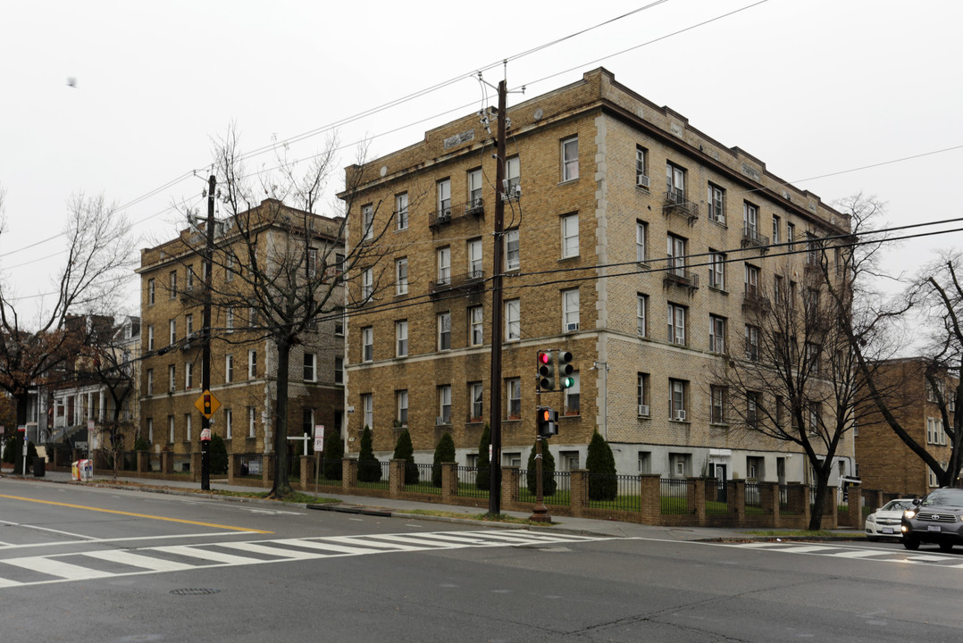 4120 14th St NW in Washington, DC - Building Photo