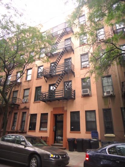 452 W 47th St in New York, NY - Building Photo