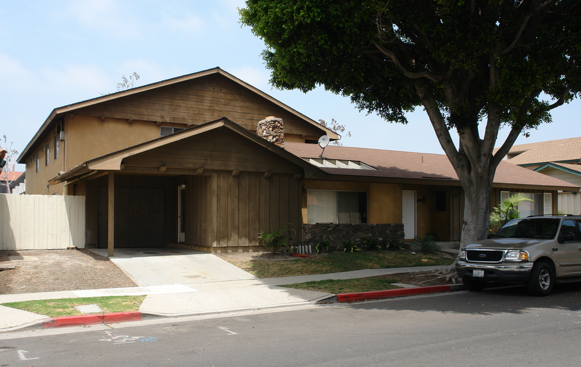 16121 Malaga Ln in Huntington Beach, CA - Building Photo