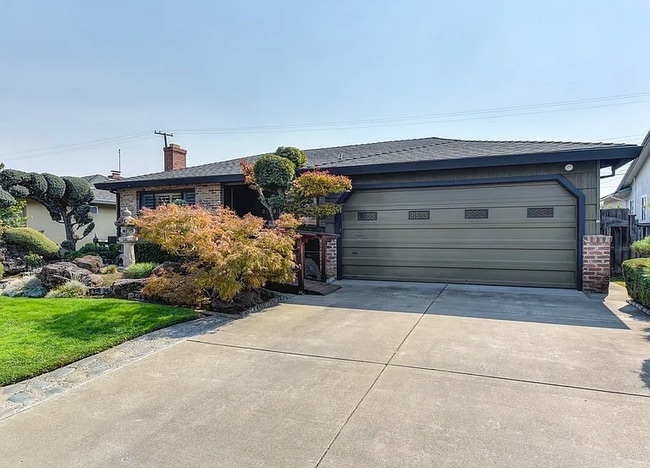 property at 2609 Fernandez Dr