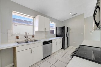 20932 SW 118th Ave in Miami, FL - Foto de edificio - Building Photo