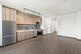 151 N Ashland Ave in Chicago, IL - Building Photo