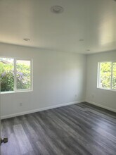 1221 W 47th St, Unit 2 in Los Angeles, CA - Foto de edificio - Building Photo
