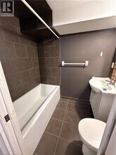 947 Main St E in Hamilton, ON - Building Photo - Building Photo