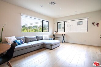 4515 Ayla Ln in Los Angeles, CA - Building Photo - Building Photo