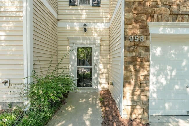 956 Shining Wire Way in Morrisville, NC - Building Photo - Building Photo