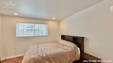 27 Murchison Cres in Toronto, ON - Building Photo - Building Photo