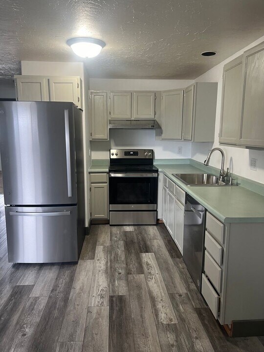 108 E Madison Ave in Belgrade, MT - Building Photo
