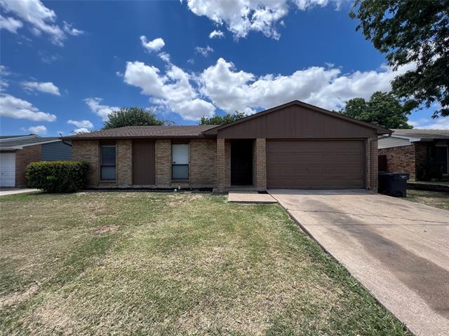 5809 Deerfoot Trail in Fort Worth, TX - Building Photo