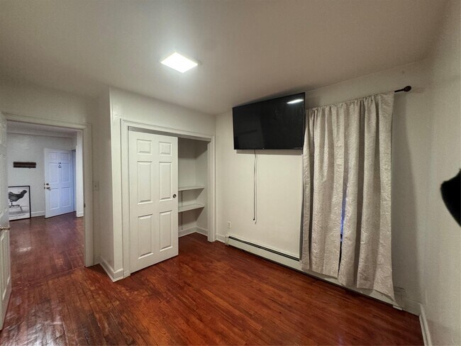 102-01 Northern Blvd in Queens, NY - Building Photo - Building Photo