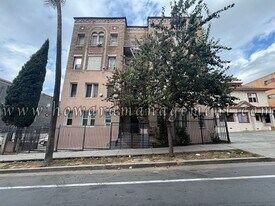 457 S Bonnie Brae St in Los Angeles, CA - Building Photo