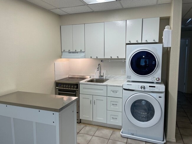 5712 Padre Blvd in South Padre Island, TX - Foto de edificio - Building Photo