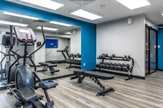 Monarch on Highland in Memphis, TN - Building Photo - Interior Photo