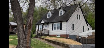 613 Wallace Harris Ave in Maryville, TN - Building Photo