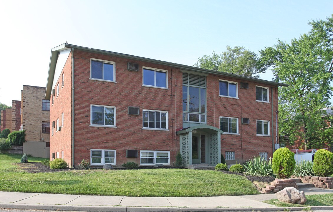 3207 Westbrook Dr in Cincinnati, OH - Building Photo