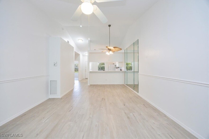 326 Bradstrom Cir, Unit F-202 in Naples, FL - Building Photo