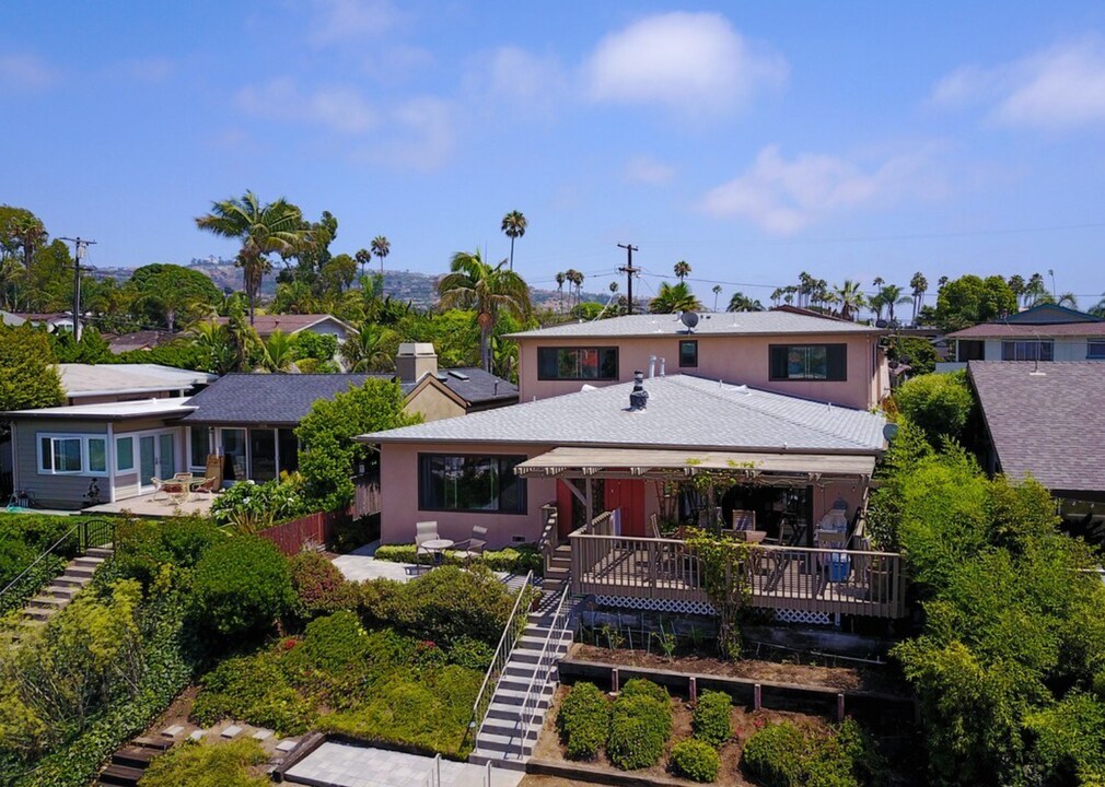 111 Avenida Del Reposo in San Clemente, CA - Building Photo