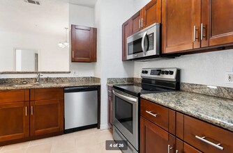 18001 Richmond Pl Dr, Unit 121 in Tampa, FL - Foto de edificio - Building Photo