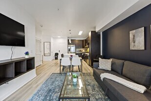 205 S Kings Dr in Charlotte, NC - Building Photo