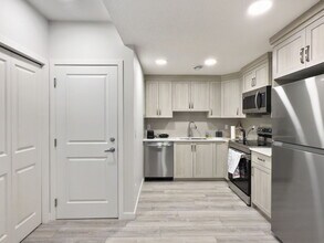 127 Magnolia Dr SE in Calgary, AB - Building Photo - Building Photo