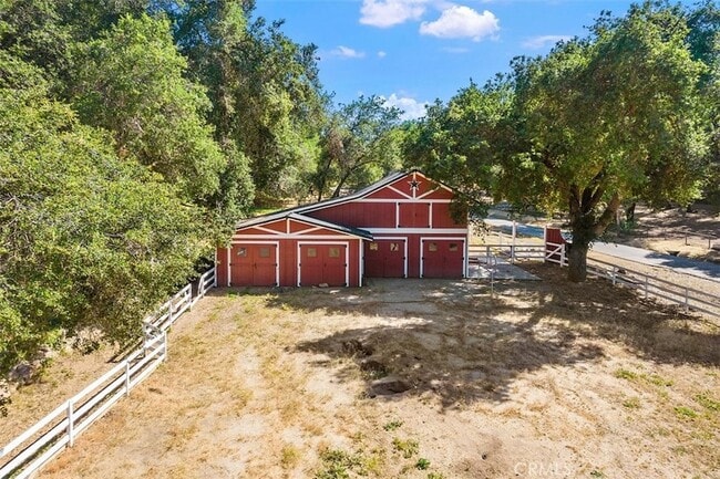 35455 El Niguel Rd in Lake Elsinore, CA - Foto de edificio - Building Photo