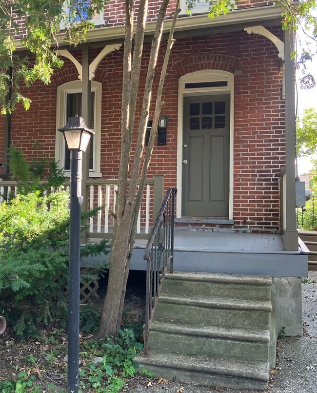 430 E Franklin St, Unit first floor