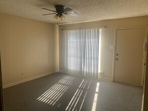 113 Pecan Lake Estate Rd in Monroe, LA - Foto de edificio - Building Photo