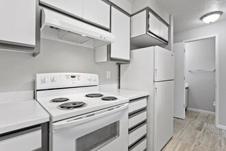 Kensington Terrace - KT-142 in Portland, OR - Building Photo - Interior Photo