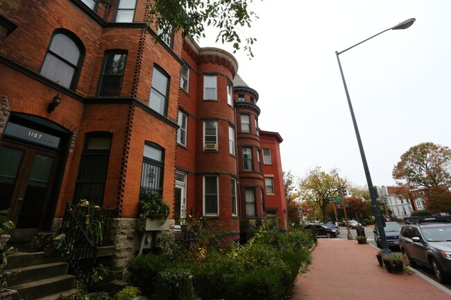 1105 E Capitol St SE in Washington, DC - Building Photo - Building Photo