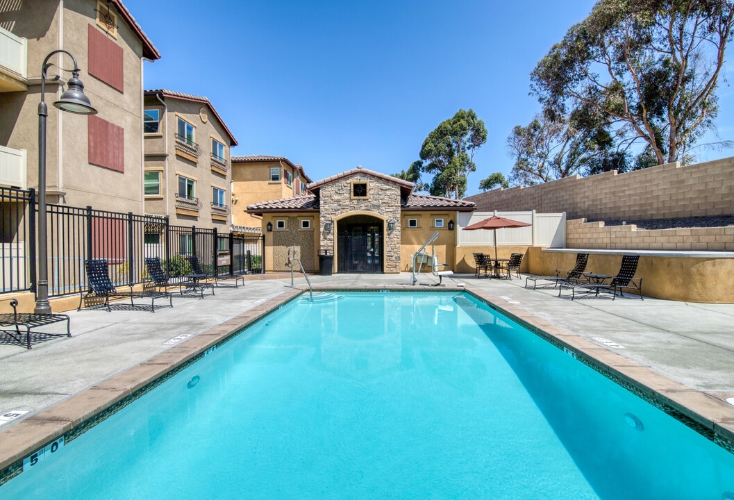 Bella Vita Apartments in National City, CA - Foto de edificio