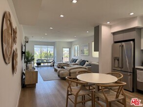 9842 Vidor Dr in Los Angeles, CA - Foto de edificio - Building Photo