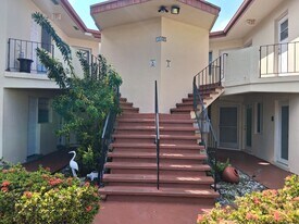 1605 NE 185th St, Unit 105 in Miami, FL - Building Photo