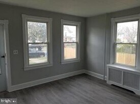 337 W Front St in Florence, NJ - Building Photo